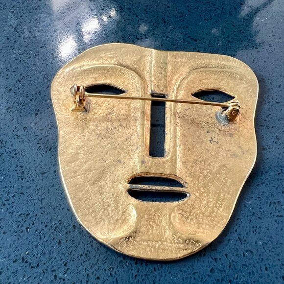 Modern Maxine Denker Matte Gold Tone Tribal Face Mask Brooch/Pin - Picture 4 of 5